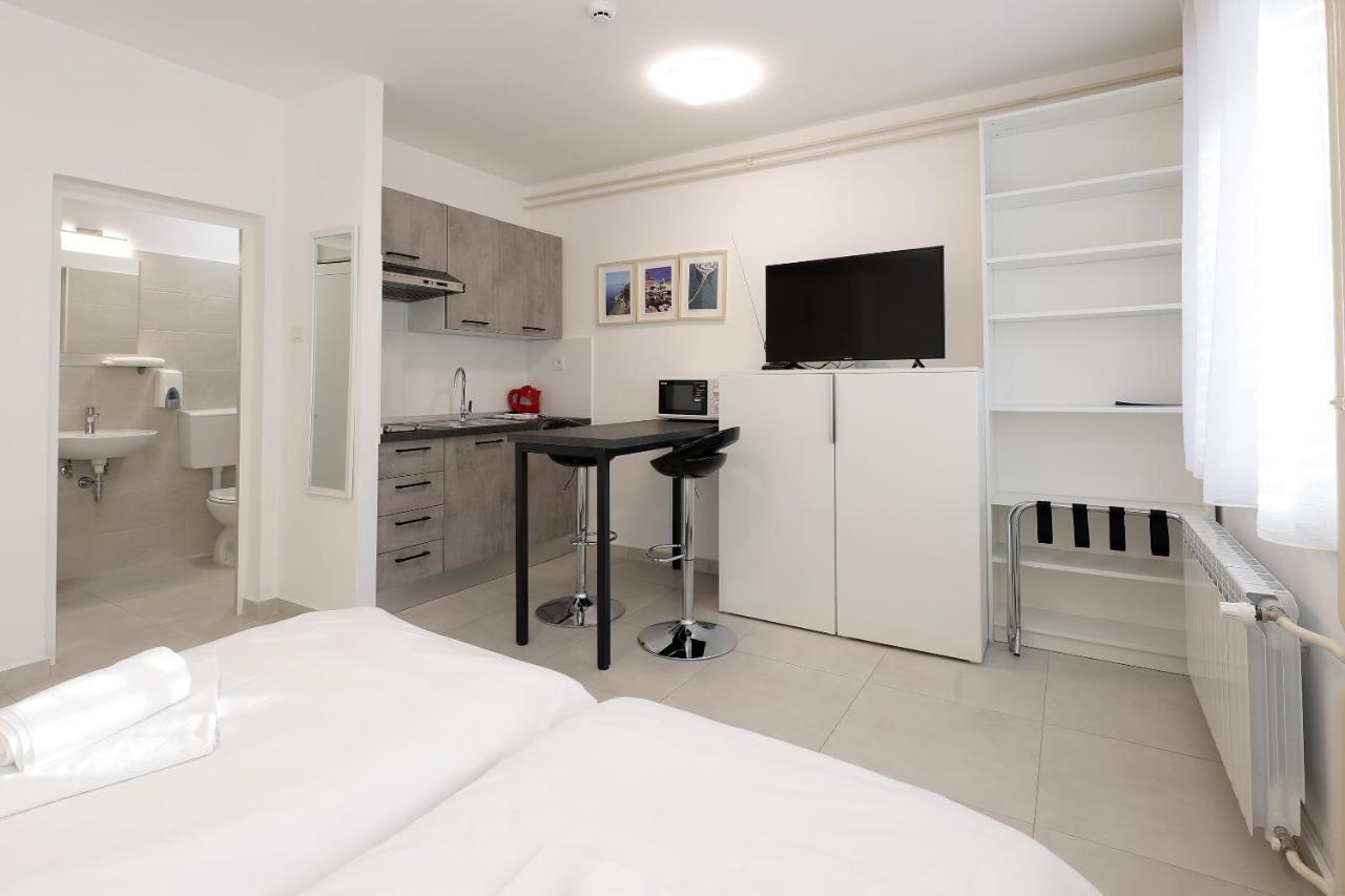 Rijeka Budget Rooms Eksteriør billede